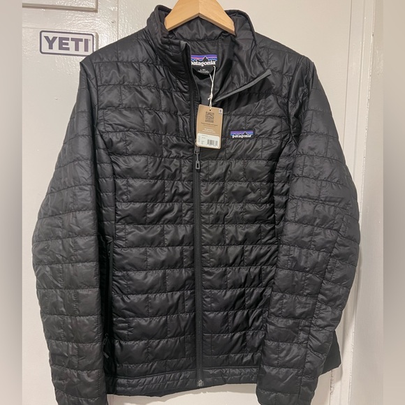 Patagonia Women's Nano
Puff Jacket: Black(large) - Picture 2 of 5